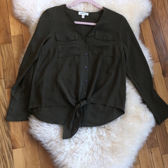 MONTEAU Button up tie-front top in olive green. Size Small. - Picture 3 of 9